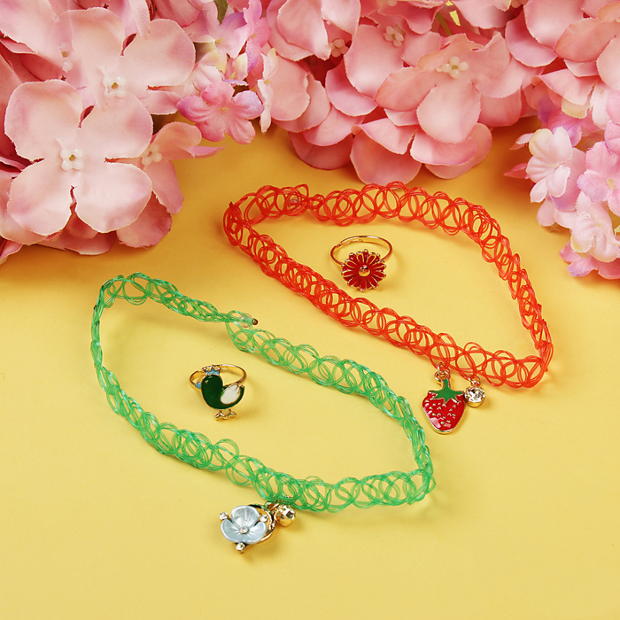 Набор детский "Выбражулька" 4 предмета: 2 чокера, 2 кольца, земляничка, цвет МИКС