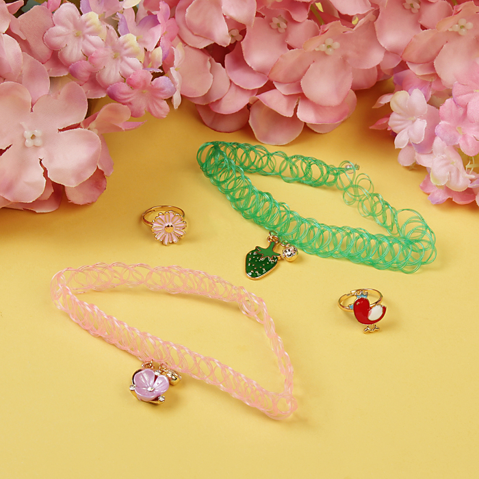 Набор детский "Выбражулька" 4 предмета: 2 чокера, 2 кольца, земляничка, цвет МИКС