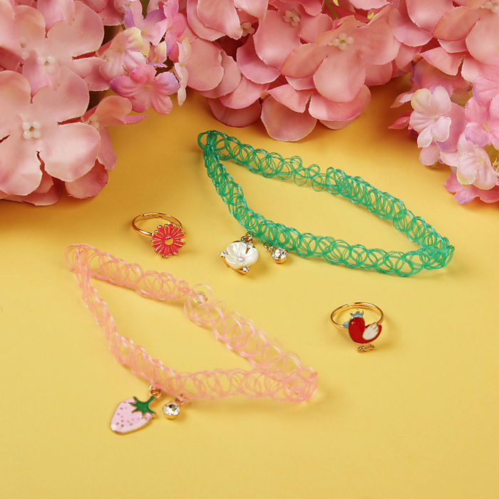 Набор детский "Выбражулька" 4 предмета: 2 чокера, 2 кольца, земляничка, цвет МИКС