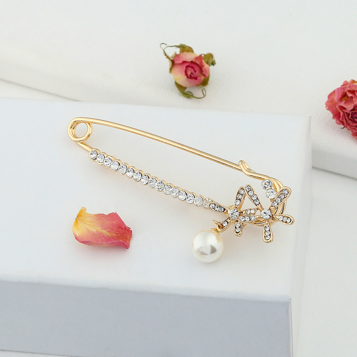 Булавка "Цветочки с жемчужиной", 7 см, цвет белый в золоте