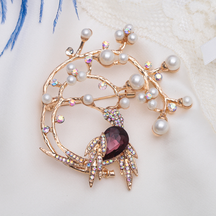 Брошь "Птица с ветвистым хвостом", цветной в золоте