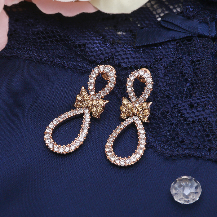 Серьги со стразами "Бесконечность" с бантом, цвет бело-золотой в розовом золоте