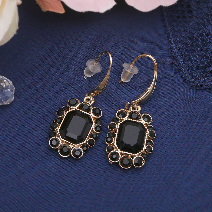 Серьги со стразами "Прямоугольник" роскошь, цвет чёрный в золоте