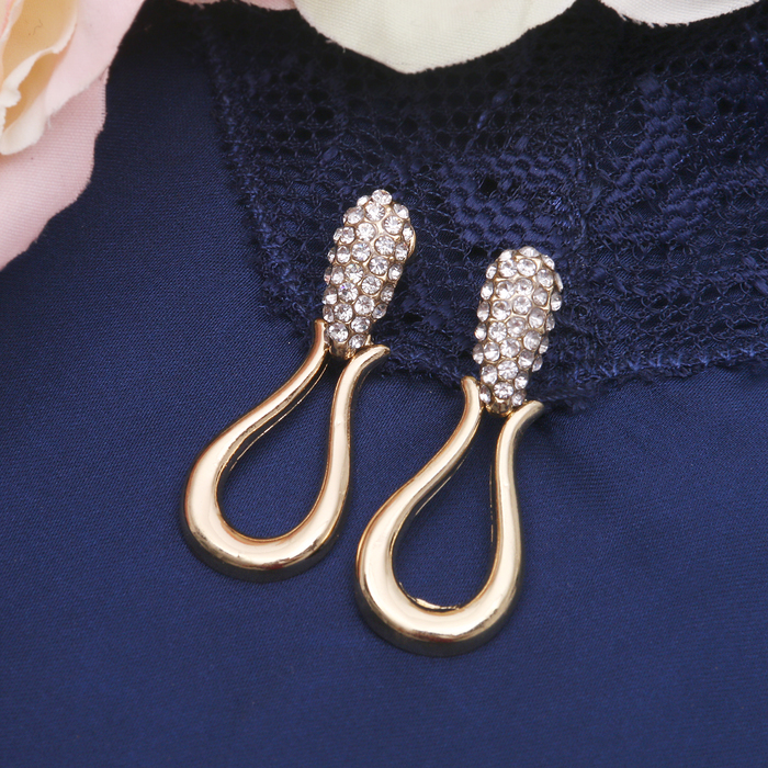 Серьги со стразами "Изгиб" арфа, цвет белый в золоте