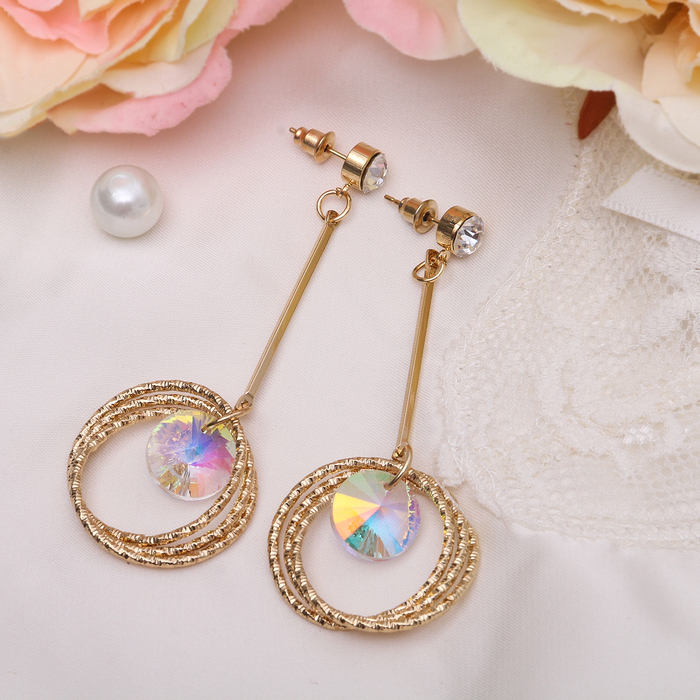 Серьги висячие со стразами "Круги" северное сияние, цвет бело-радужный в золоте