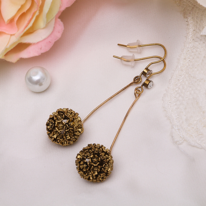 Серьги висячие со стразами "Цветы" на шаре, цвет белый в чернёном золоте