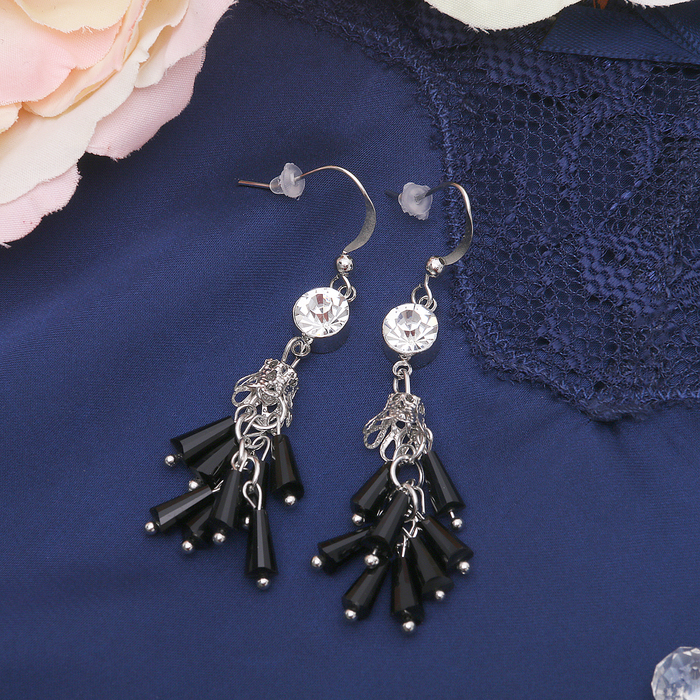 Серьги со стразами "Водопад" всплеск яркости, цвет бело-чёрный в серебре