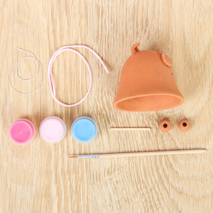 Набор для создания глиняного колокольчика "Свинка Розочка"