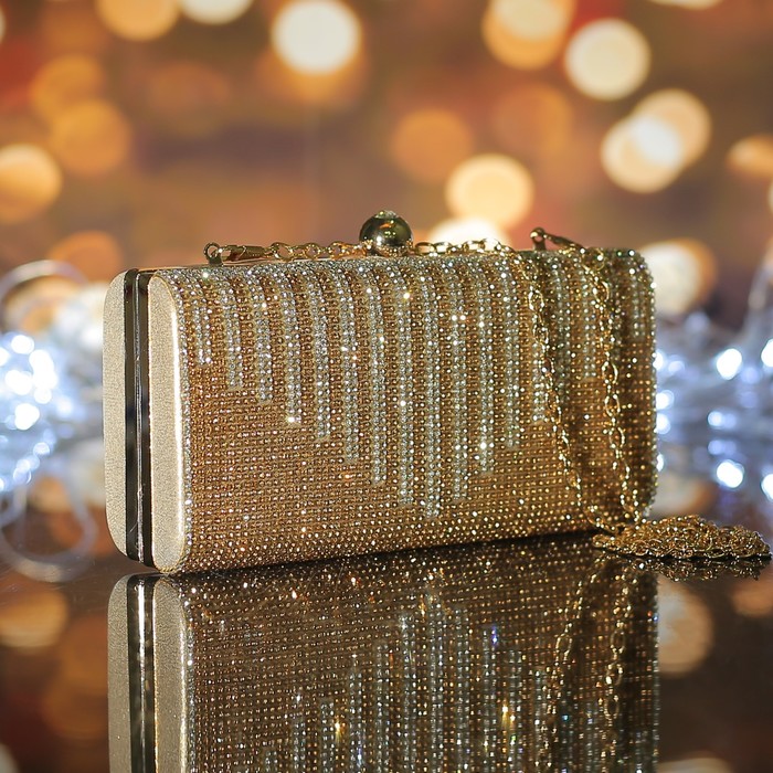 Клатч женский, отдел на фермуаре, длинная цепь, цвет золотой