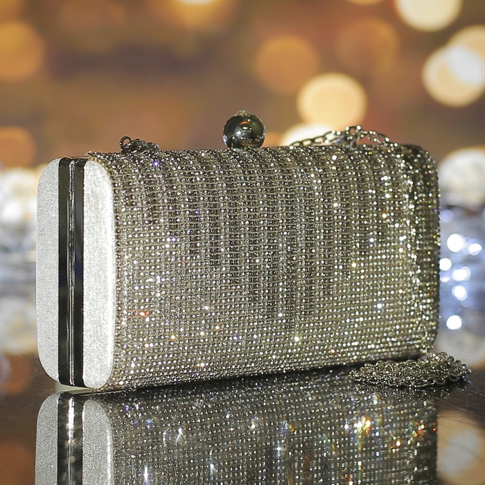 Клатч женский, отдел на фермуаре, длинная цепь, цвет серый