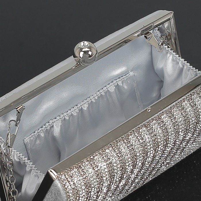 Клатч женский, отдел на фермуаре, длинная цепь, цвет серый