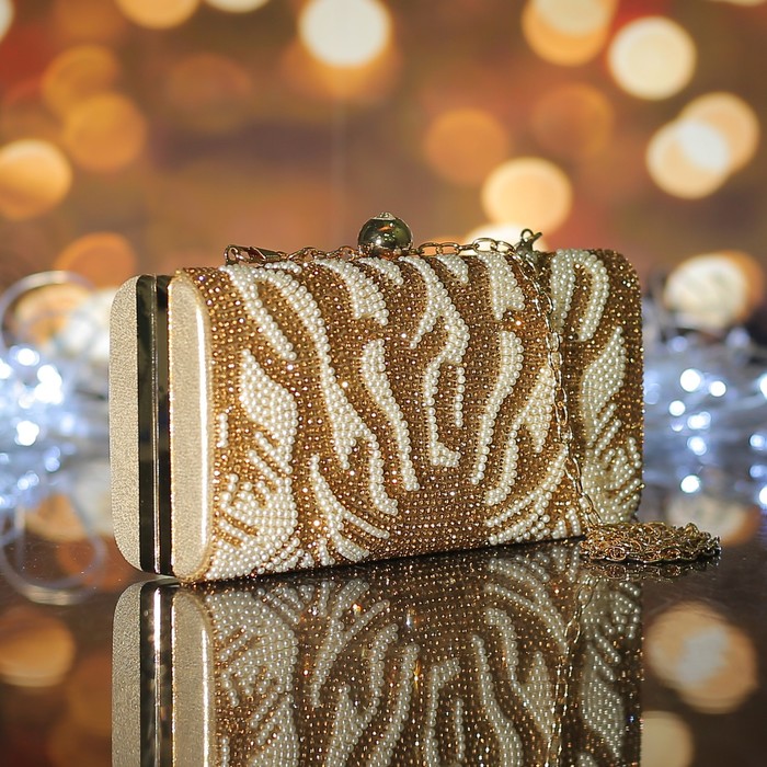 Клатч женский, отдел на фермуаре, длинная цепь, цвет золотой