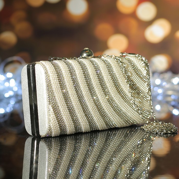 Клатч женский, отдел на фермуаре, длинная цепь, цвет серый