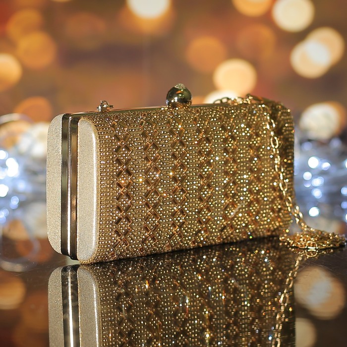 Клатч женский, отдел на фермуаре, длинная цепь, цвет золотой