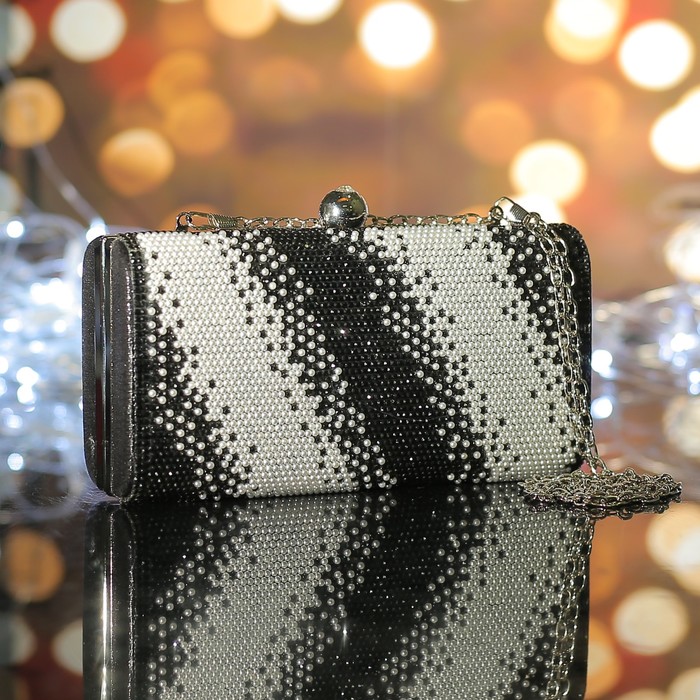 Клатч женский, отдел на фермуаре, длинная цепь, цвет чёрный