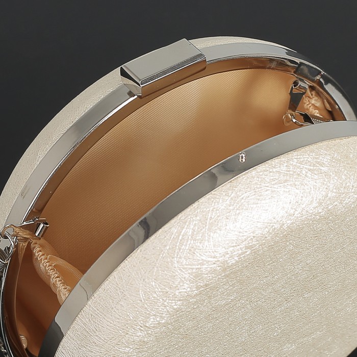 Клатч женский, отдел на фермуаре, длинная цепь, цвет белый