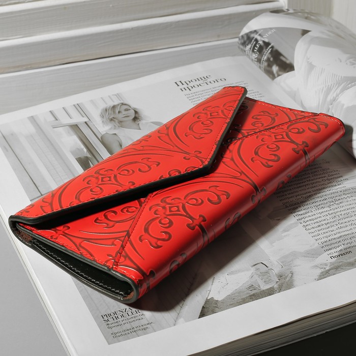 Кошелёк женский, 2 отдела, вкладыш для карт на кнопке, цвет красный