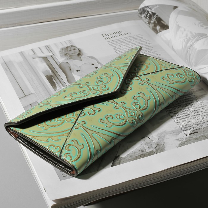 Кошелёк женский, 2 отдела, вкладыш для карт на кнопке, цвет зелёный