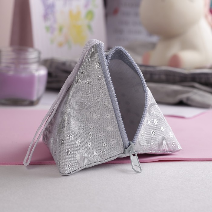 Кошелёк детский "Бабочки", отдел на молнии, шнур, цвет серебристый