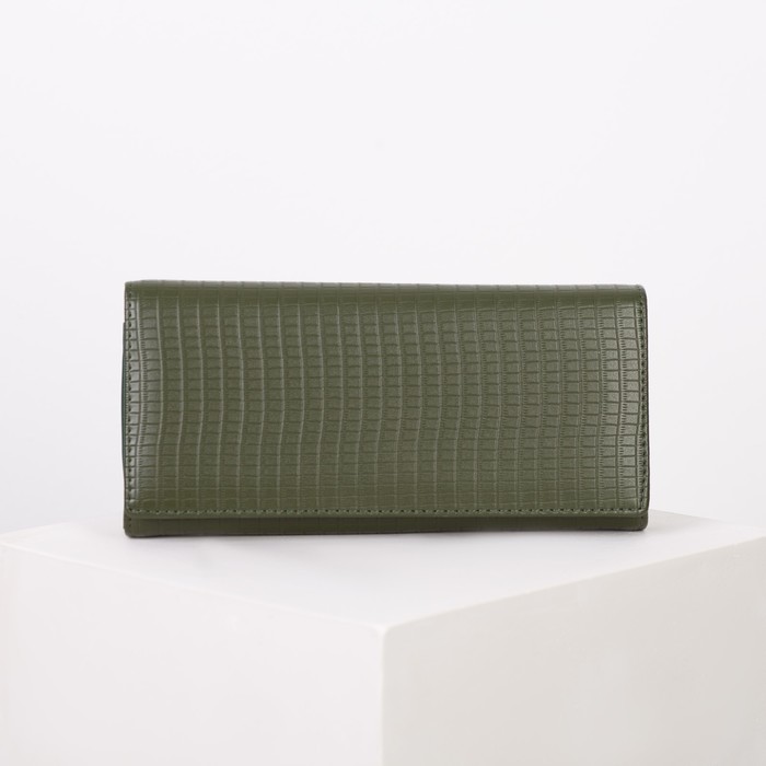 Кошелёк женский на клапане, 4 отдела, для карт, 2 отдела на рамке, цвет зелёный