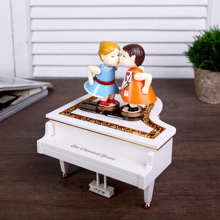 Шкатулка музыкальная механическая "Танцы на рояле" 15х18х17 см