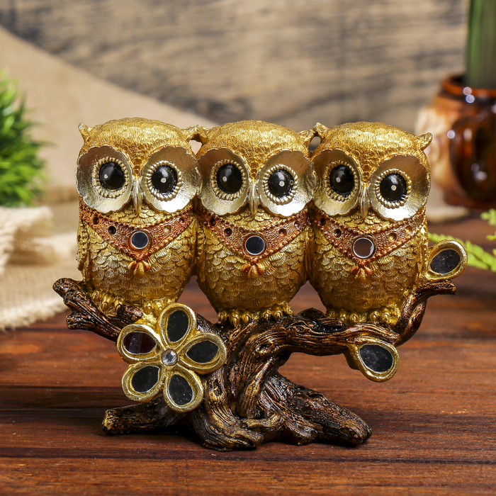 Сувенир полистоун "Три совёнка на дереве с зеркальными листьями и цветком" 12х16х6,5 см