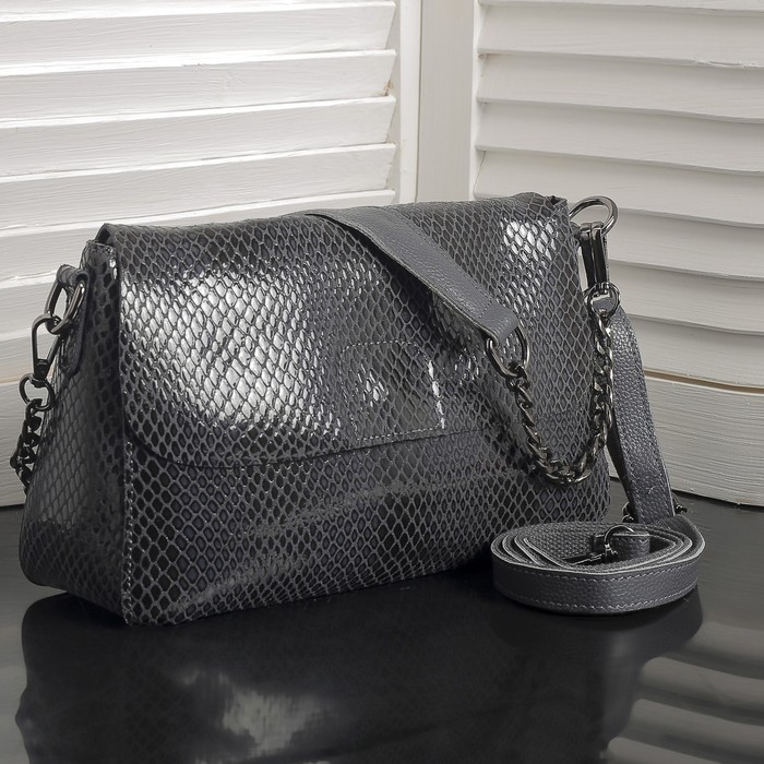 Сумка женская, замша, отдел с перегородкой на молнии, наружный карман, регулируемый ремень, цвет серый