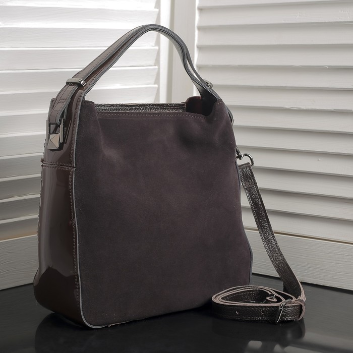 Сумка женская, замша, отдел с перегородкой на молнии, наружный карман, регулируемый ремень, цвет кофе