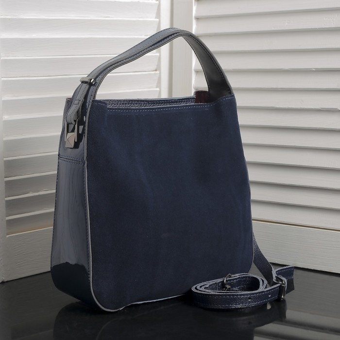 Сумка женская, замша, отдел с перегородкой на молнии, наружный карман, регулируемый ремень, цвет синий