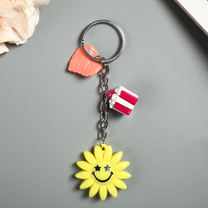 Брелок пластик висюльки "Солнце-смайл с подарками" МИКС 8,5х4 см