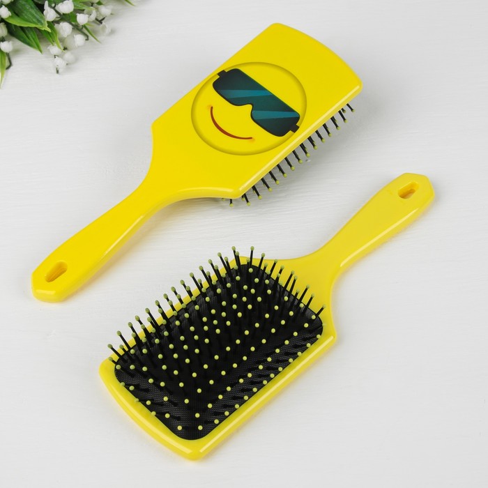 Расчёска массажная "Смайл в очках", широкая, цвет жёлтый
