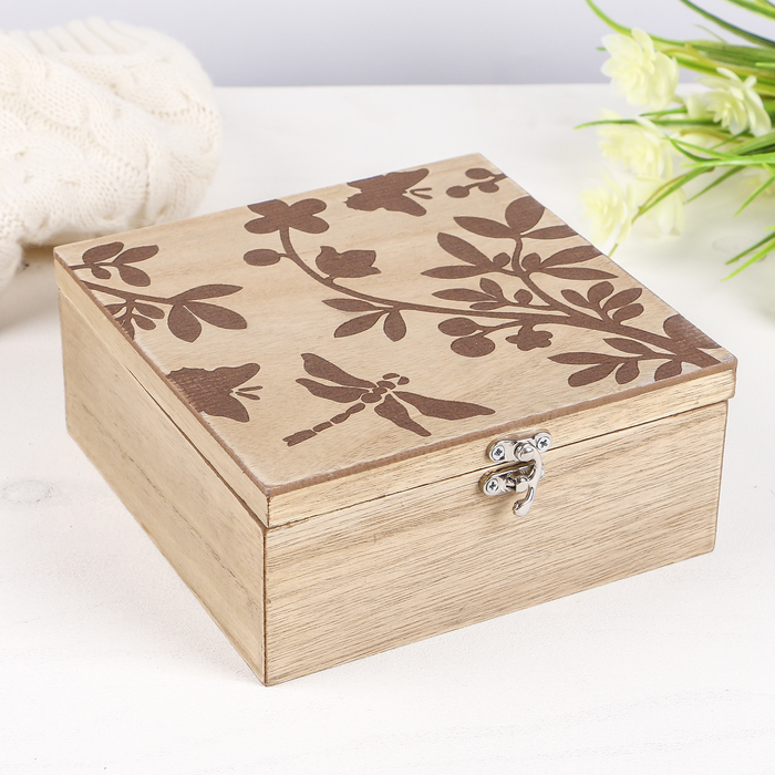 Шкатулка дерево "Бабочки и стрекоза" 7,5х17х17 см