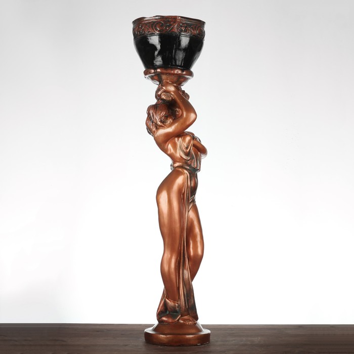 Фигурное кашпо "Девушка стоя кашпо на голове" большое, медь 100см