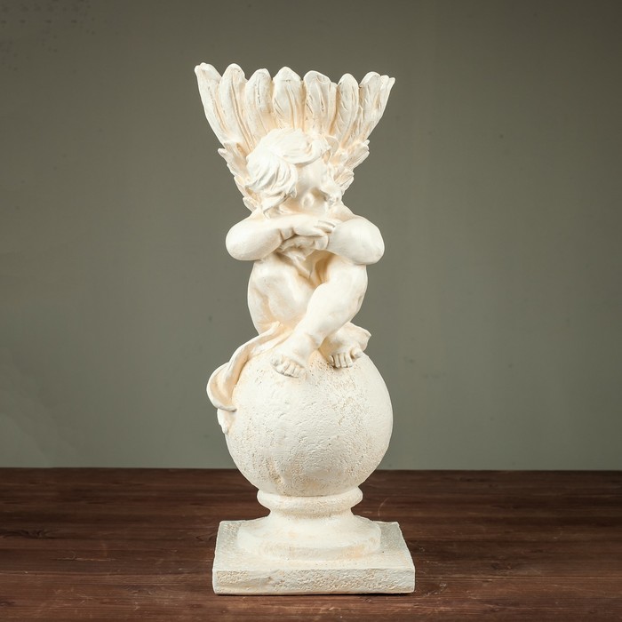 Фигурное кашпо "Ангел на шаре" бежевое, 46см