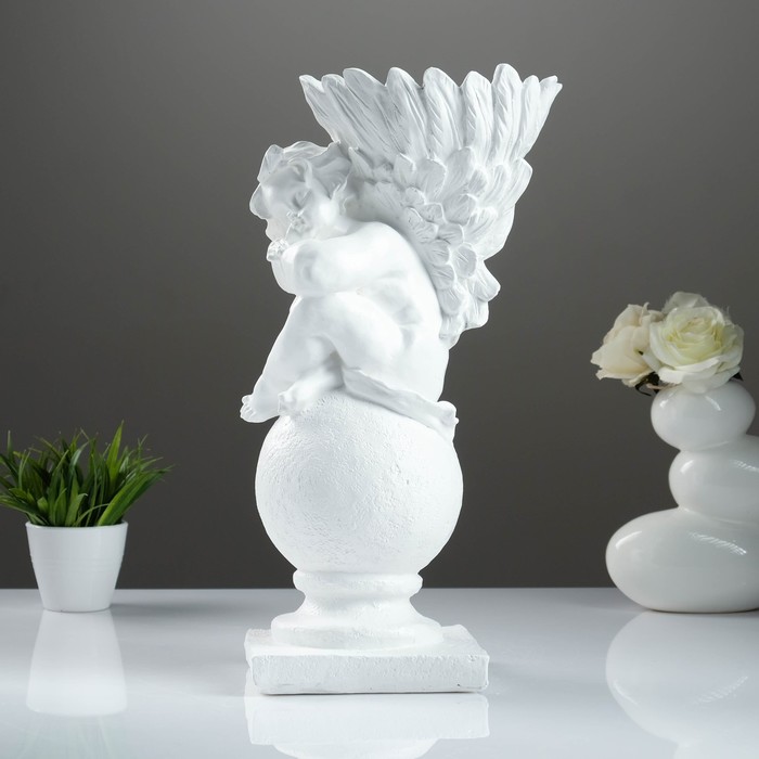 Фигурное кашпо "Ангел на шаре" белое, 46см
