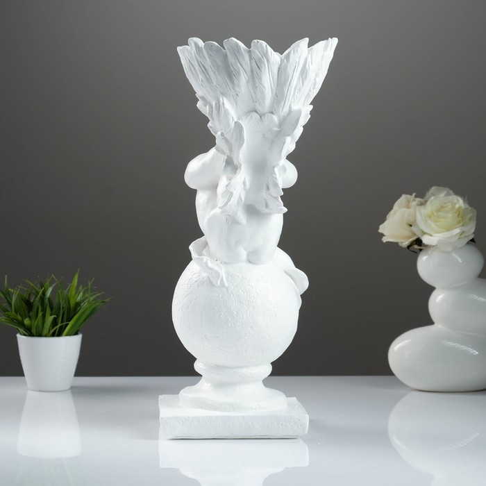 Фигурное кашпо "Ангел на шаре" белое, 46см