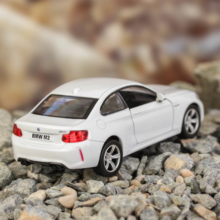 Машина металлическая BMW M2 COUPE with Strip, масштаб 1:32, инерционная, 2 цвета МИКС
