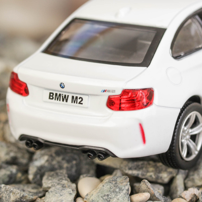 Машина металлическая BMW M2 COUPE with Strip, масштаб 1:32, инерционная, 2 цвета МИКС