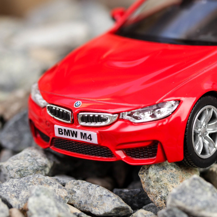 Машина металлическая BMW M4 COUPE with Strip инерционная, масштаб 1:32, 2 цвета МИКС
