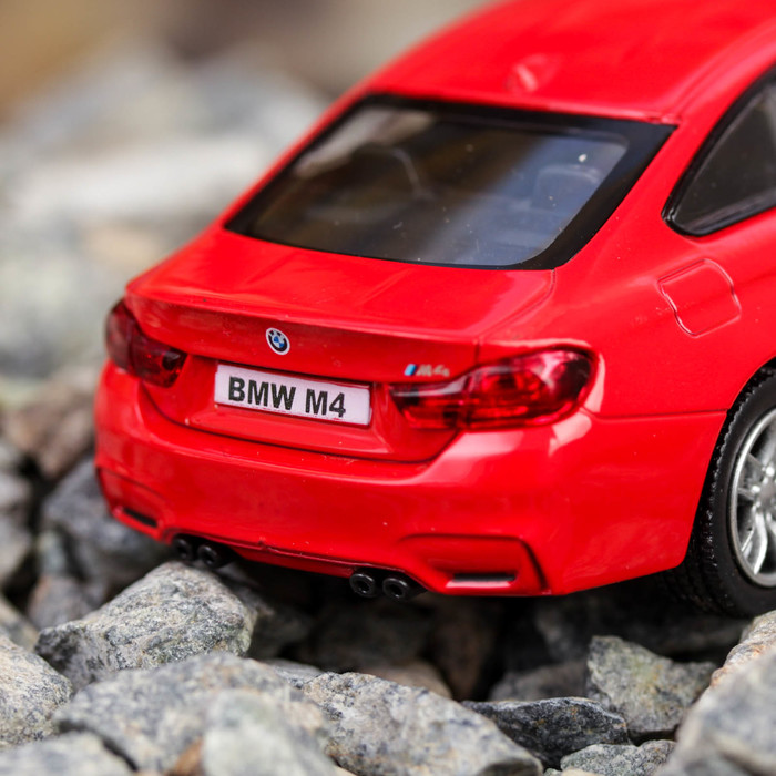 Машина металлическая BMW M4 COUPE with Strip инерционная, масштаб 1:32, 2 цвета МИКС