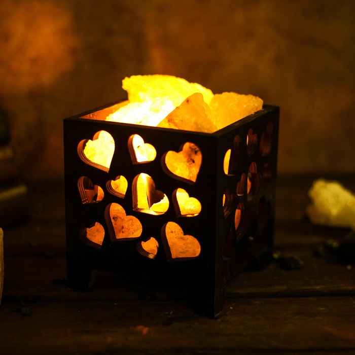 Соляной светильник "Корзина", сердечки, деревянный декор, 1,5 кг, микс