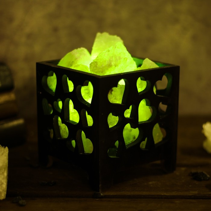 Соляной светильник "Корзина", сердечки, деревянный декор, 1,5 кг, микс