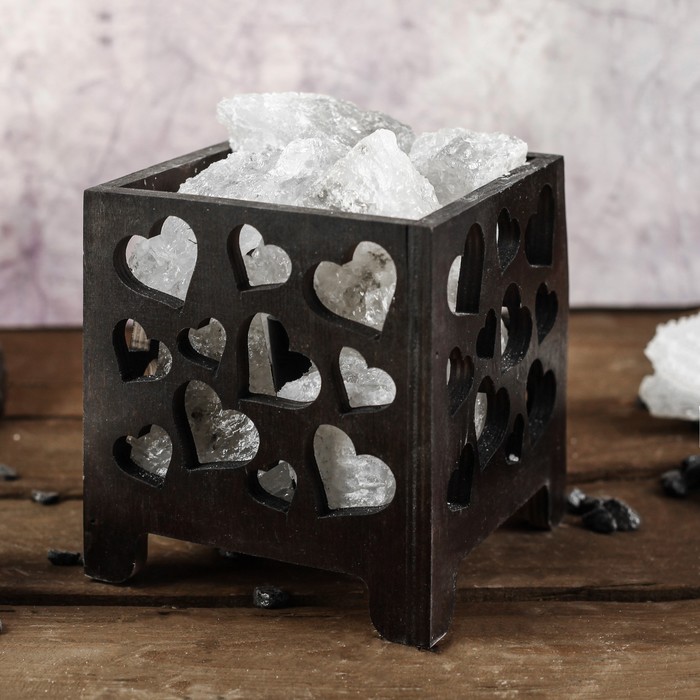 Соляной светильник "Корзина", сердечки, деревянный декор, 1,5 кг, микс