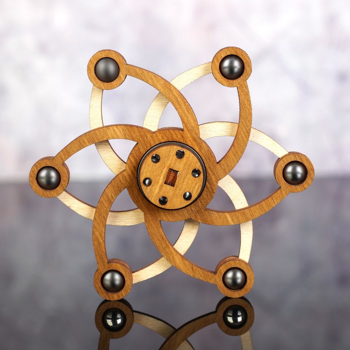 Спиннер деревянный "Атом"