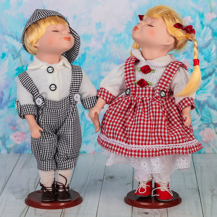 Кукла коллекционная парочка поцелуй набор 2 шт "В одежде в клеточку" 30 см
