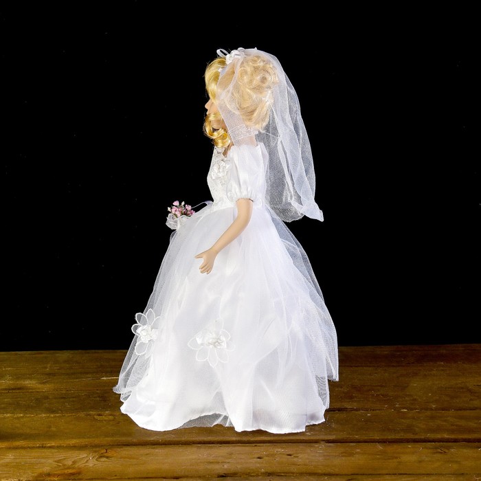 Кукла коллекционная "Невеста Есения с букетом" 40 см