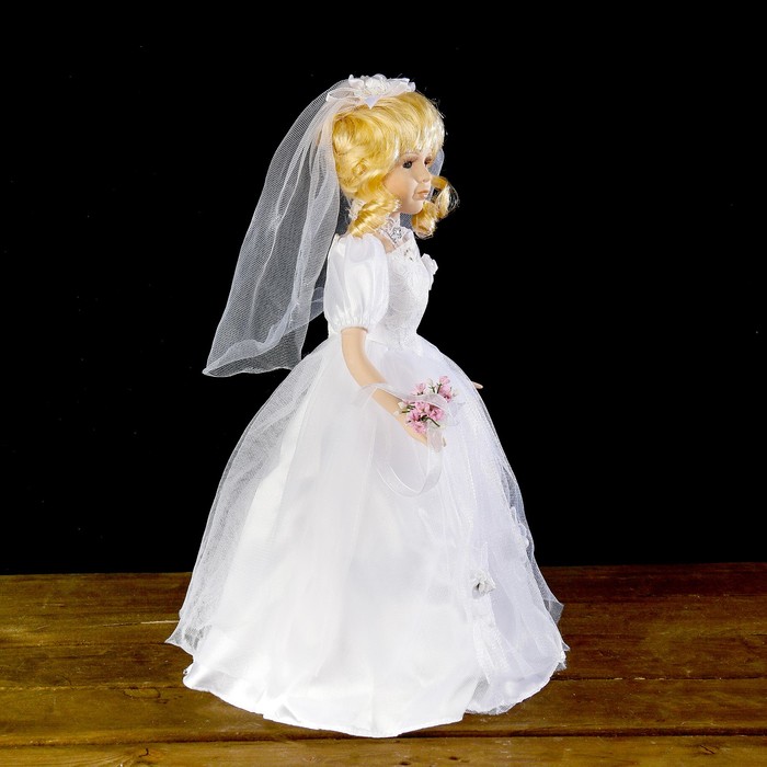 Кукла коллекционная "Невеста Есения с букетом" 40 см