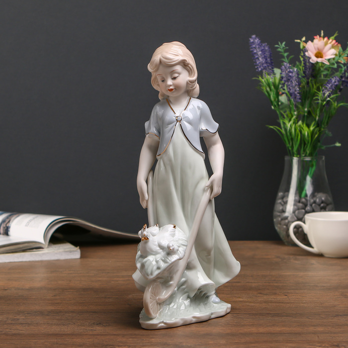 Сувенир керамика "Юная птичница" 30,5х14,5х11,5 см