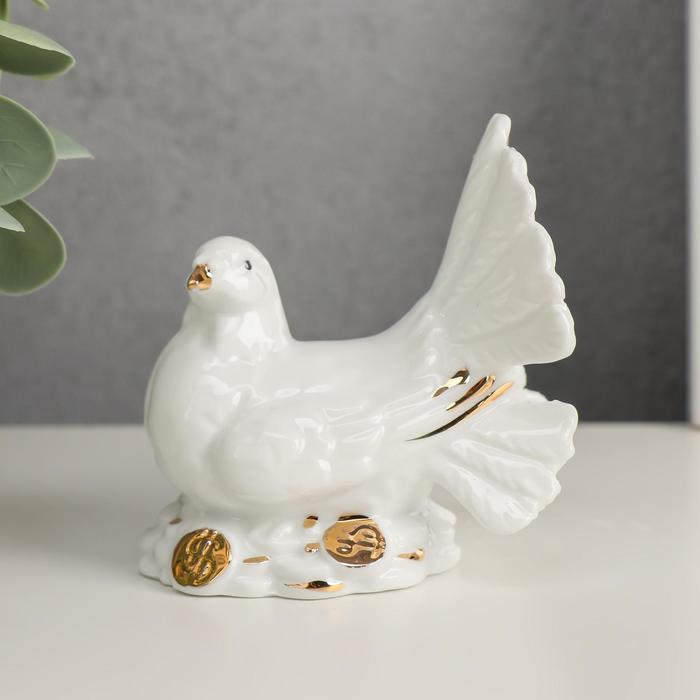 Сувенир керамика "Белоснежный голубь на монетках" 7,5х7,5х5,3 см