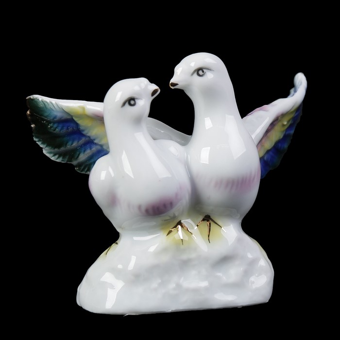 Сувенир керамика под фарфор "2 голубя цветные" 8х5х6,8 см